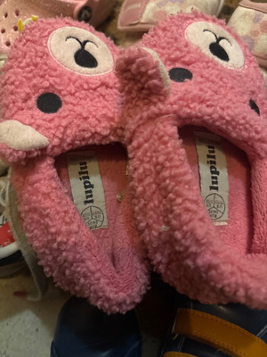 Slippers size 24-25 like new