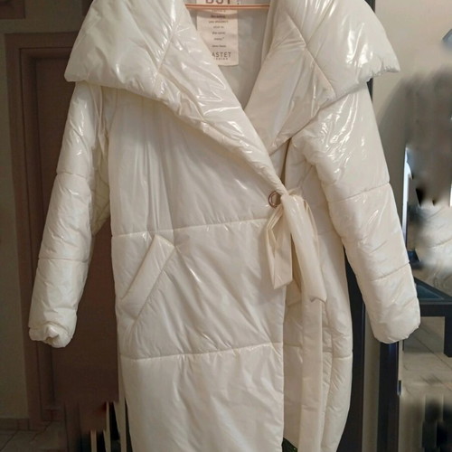 Puffer coat white/cream like new with belt and large collar