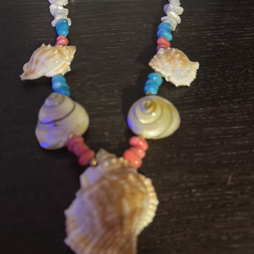 Necklace with semiprecious stones and seashells 52 cm like new
