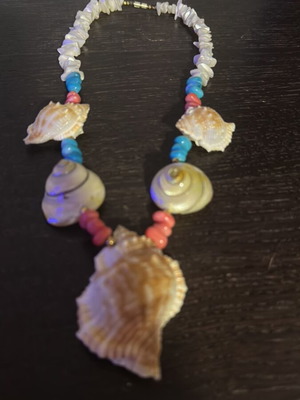 Necklace with semiprecious stones and seashells 52 cm like new