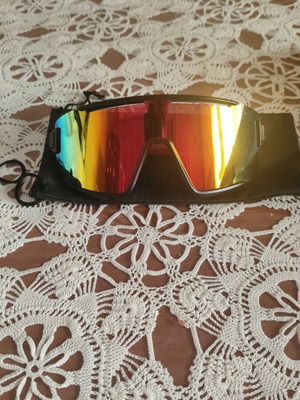 Sunglasses mask with case and cleaning kit
