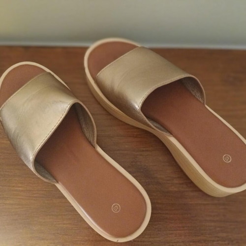 Alta Moda women's bronze summer platform sandals, size 40