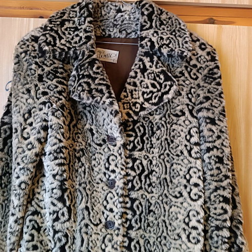Eco fur like new, size medium, black and beige