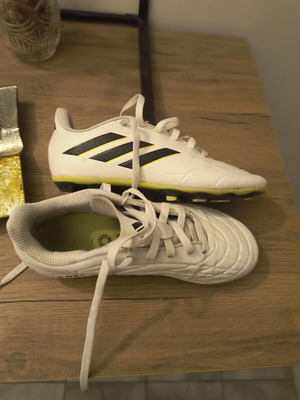 Adidas Soccer Cleats size 33 like new, white