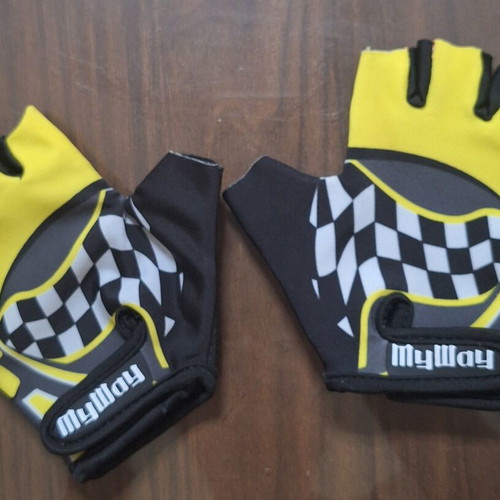 Children's cycling gloves like new, padded palm, ideal for 5-6 years