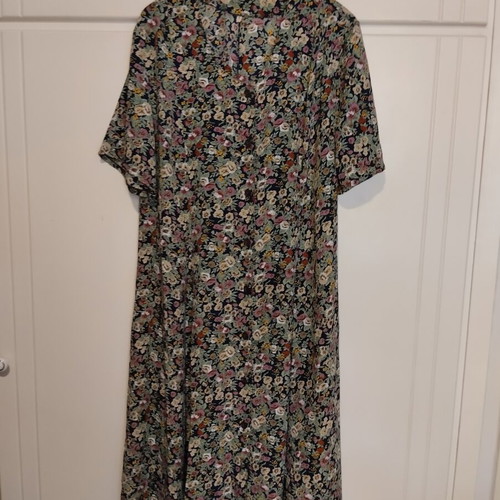 Dress-robe XL like new, colorful, breathable fabric with buttons