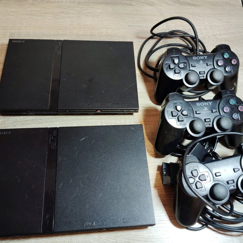 PlayStation 2 Slim used with three controllers for parts