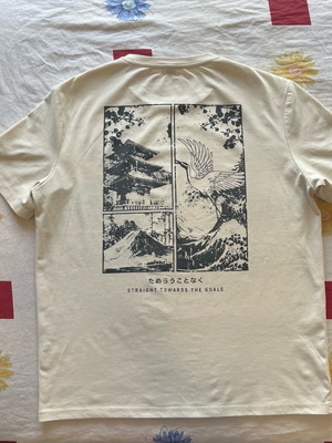 Shein T-shirt size M like new, white with back design