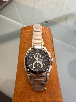 Seiko Chronograph 100m Sportura σε καλή κατάσταση, μαύρο και ασημί