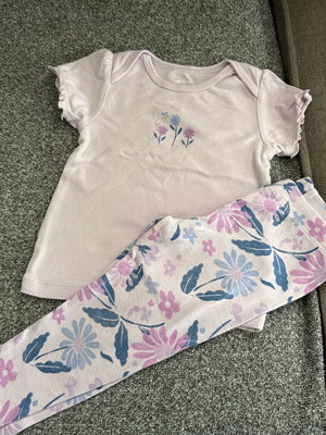 Carter’s pajamas 18m like new, comfortable