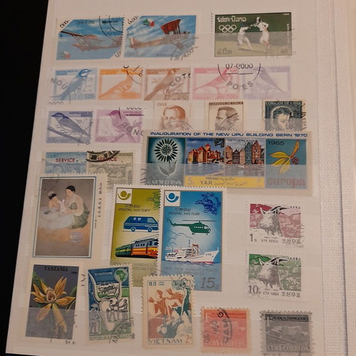 Worldwide stamp collection in A5 album like new, 8 pages