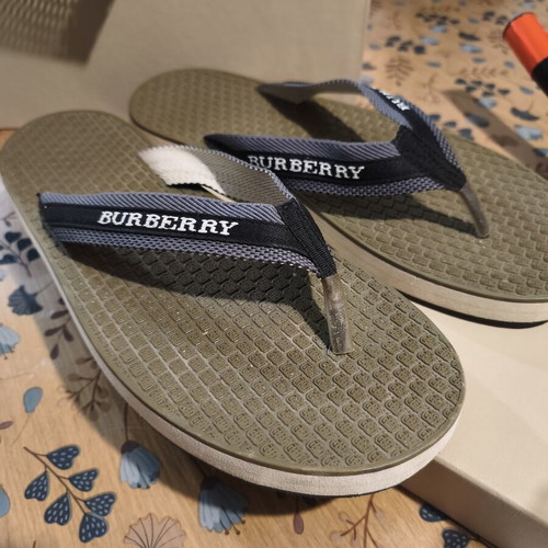 Burberry London flip flops size EU 42 like new with box and dust bag