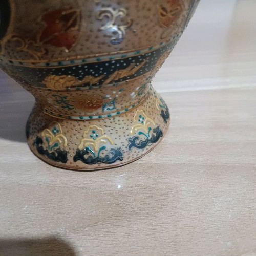 Satsuma decorative vase 19cm in like new condition