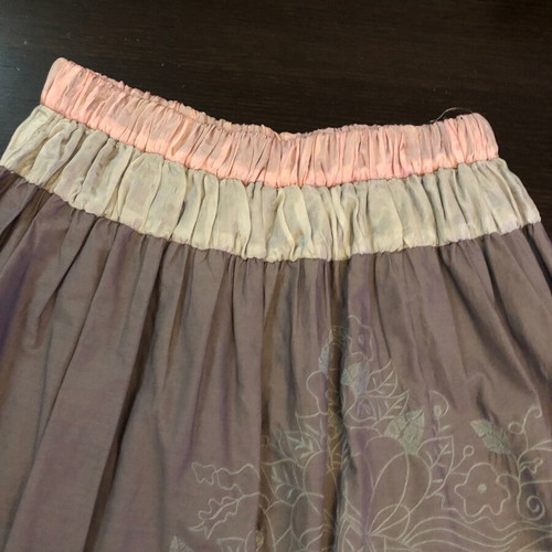 Women's balloon skirt slightly used, size M
