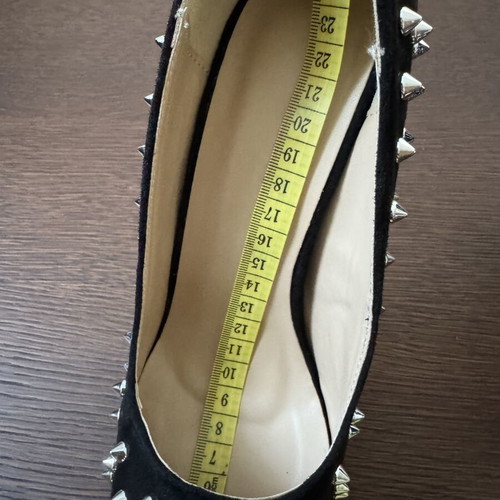 Studded black pumps new, size 37.5