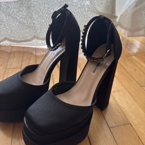 Sandal size 37 black, like new, platform style