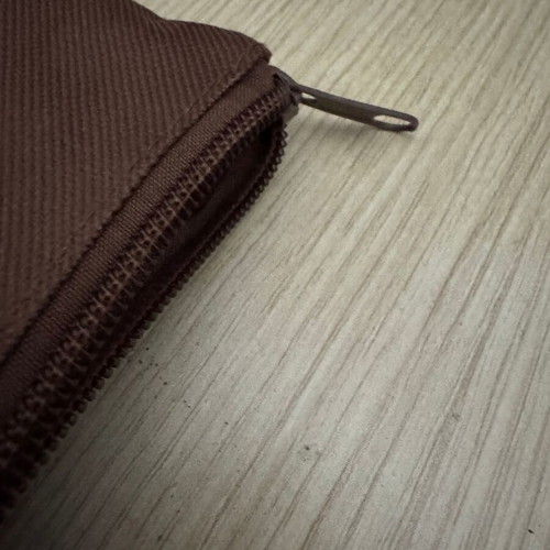 Fabric hand bag used with zipper