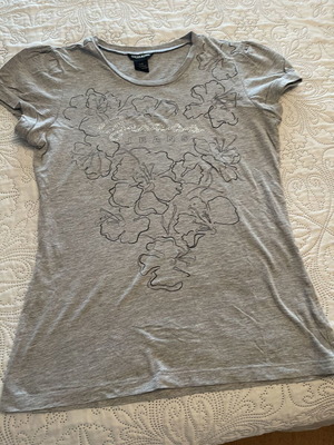 Guess women's T-shirt used, grey with black tropical flower design, size L