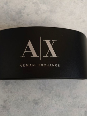 Armani Exchange σκληρή θήκη γυαλιών σε μαύρο