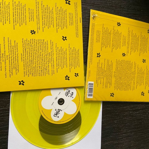 Katy Perry Daisies yellow 7-inch vinyl signed, unplayed
