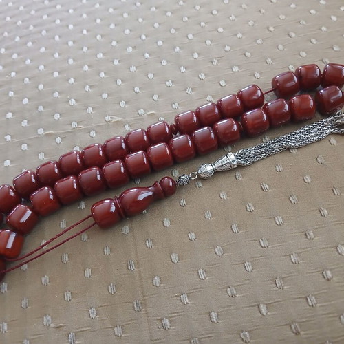 Bakelite Komboloi chatzikos 10, like new, 33 beads, traditional metal finish