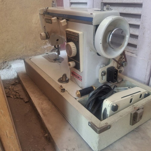 Sewing machine retro used