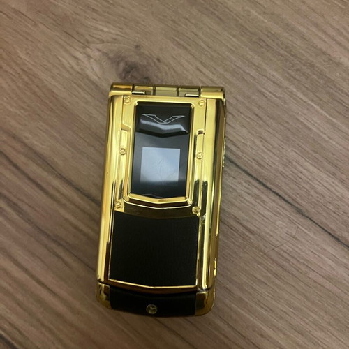 Vertu V77 Ayxta mobile phone new with voice change on calls gold