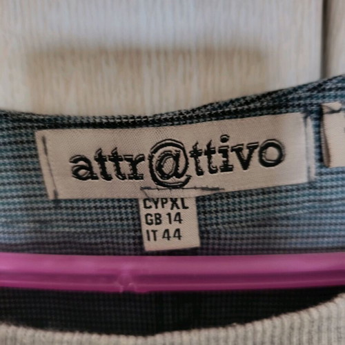 Attrattivo dress Large like new with cute print