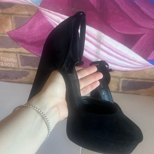 Voi&Noi black suede platform heels size 41 like new with chunky heel