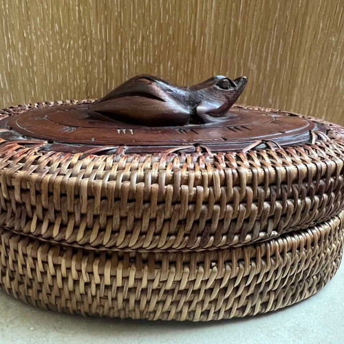 Handmade Indonesian Lombok decorative baskets used with wood carvings