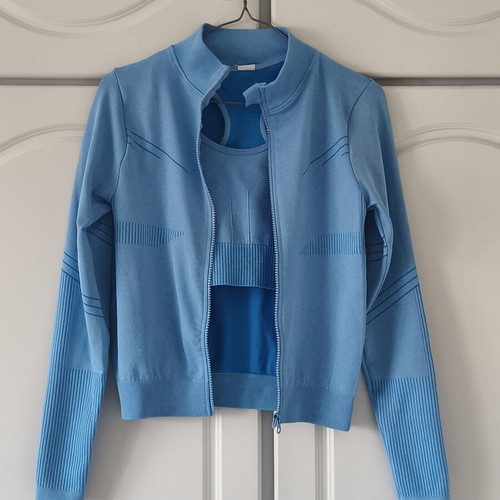 Seamless sports set turquoise one size new (jacket & bustier)