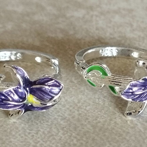 Iris flower earrings Elegance, like new, purple and silver