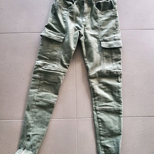 Zara green slim fit pants with pockets like new
