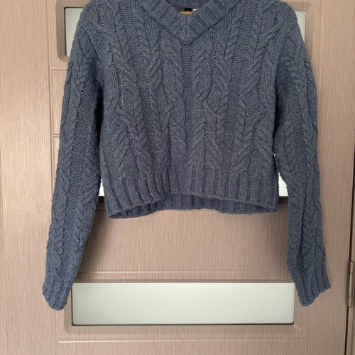 H&M crop sweater size M like new, blue