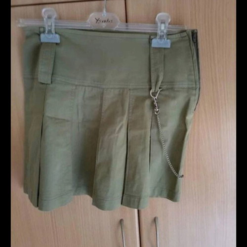 Skirt like new, size S, green