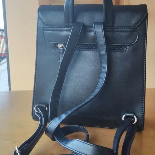 David Jones backpack with adjustable straps, black