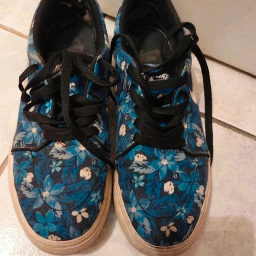 Nike SB skater shoes floral blue used