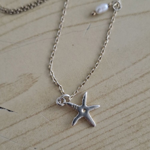 Silver necklace with starfish pendant and small pearl like new