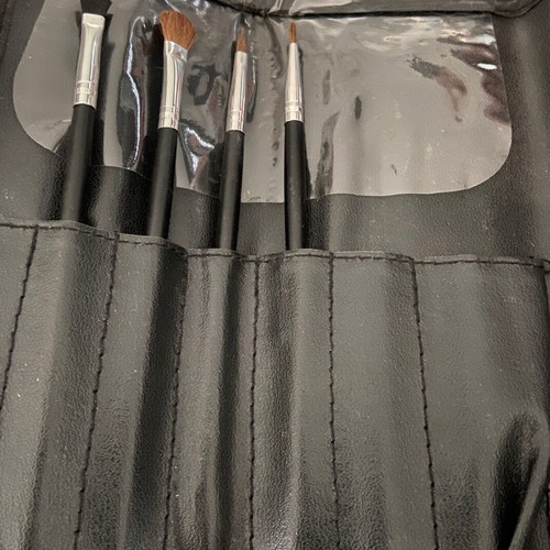 Max Factor leather case with brushes like new