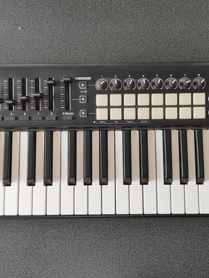 Novation Launchkey 49 MK2 MIDI keyboard controller