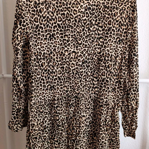 Janina women's long leopard shirt Small like new