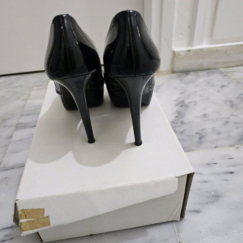 Bacali Collection pumps used, black patent leather 12cm heels