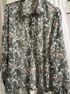 Vassia Kostara Boho shirt new, green with paisley print