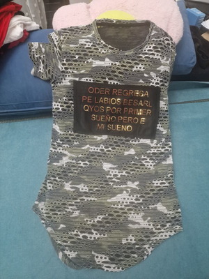 Short-sleeve shirt XL like new with camouflage pattern and metallic print