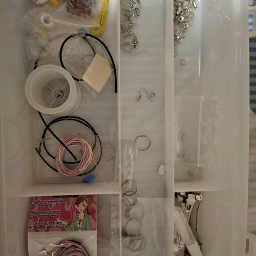 Craft box used with various beads