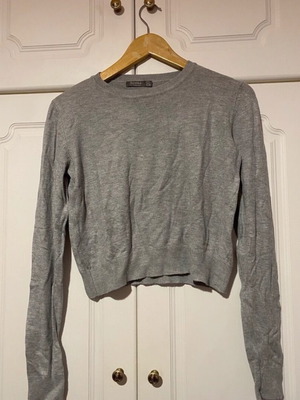 Grey cropped sweater Bershka like new, size M-L