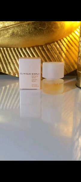 CLINIQUE SIMPLY