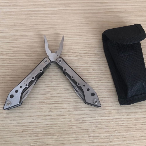 True Utility multitool like new with case