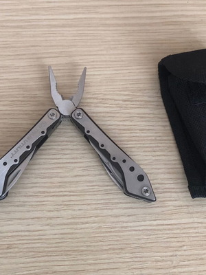 True Utility multitool like new with case