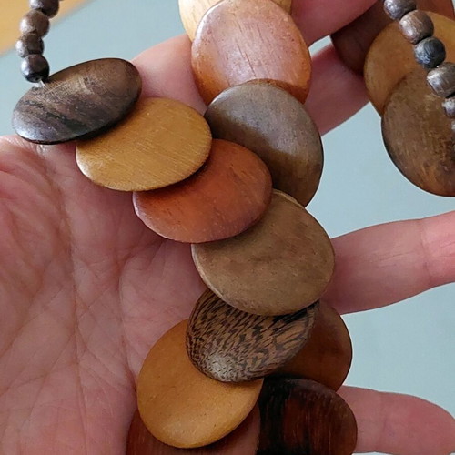 Wooden necklace and clip earrings set like new, beige and brown